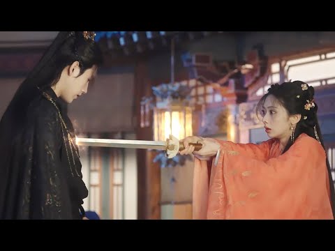 Видео: Золушка пронзила хозяина мечом и помогла ему сломать барьер.