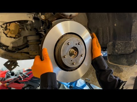 Видео: Инструкции по замене передних тормозных колодок и роторов Lexus RX350 RX450h 2010-2015 гг.