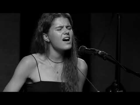 Видео: Кази feat. Мария Мацель - Хочешь знать? (ЮЗЗЗ BACKSTAGE/Акустика)