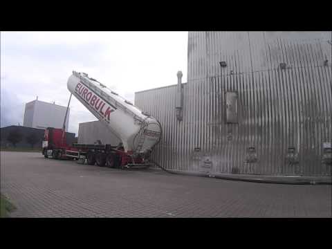 Видео: Unloading a silo. Разгрузка силоса(бочки).