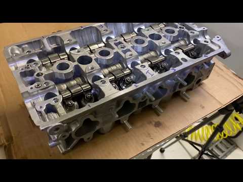 Видео: Руководство по сборке головки блока цилиндров Ultimate B Series VTEC — Часть 4
