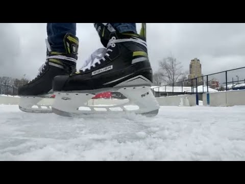 Видео: Обзор на коньки Bauer Supreme S35 / Отзыв примерка мнение