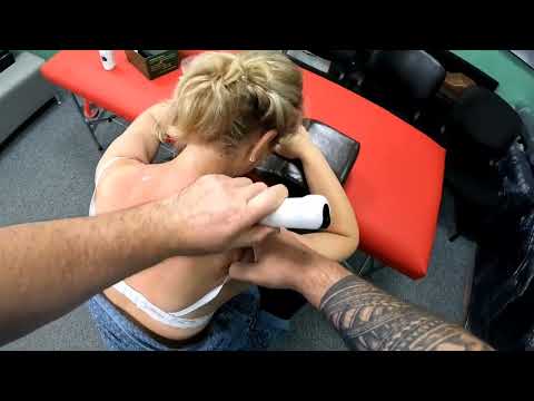 Видео: Помощники в массаже -вакуумный аппарат и перкусионный массажер