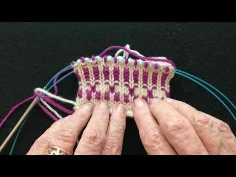 Видео: Вязание пряжей – способы удержания нитей