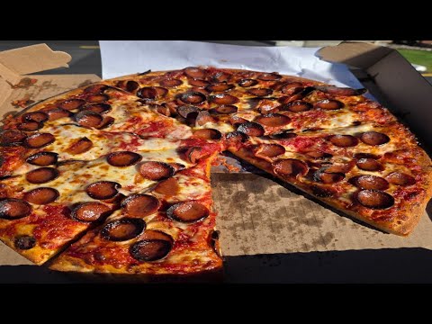 Видео: John's Pizza & Subs | Обзор пиццы «Пепперони»