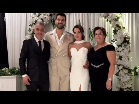 Видео: Фотографии Ягмура с семьей#yağmuröztürk#erkanmeriç#keşfet#yenidizi#