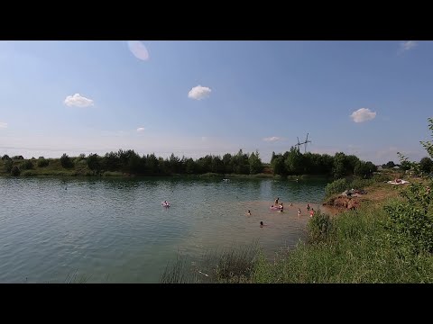 Видео: Жёлтые пятна в голубой воде