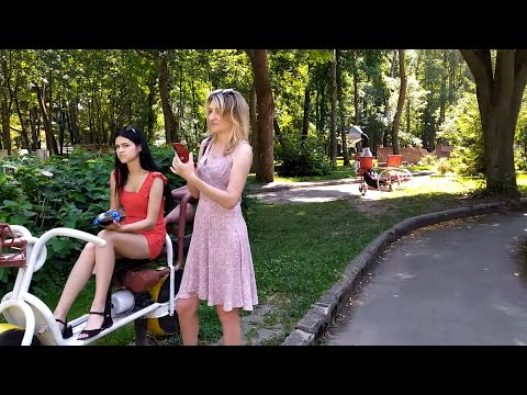 Видео: Хмельницький 2021: фігури Мазура у парку Чекмана, космічний корабель, автомобіль 1 серпня 2021 р.