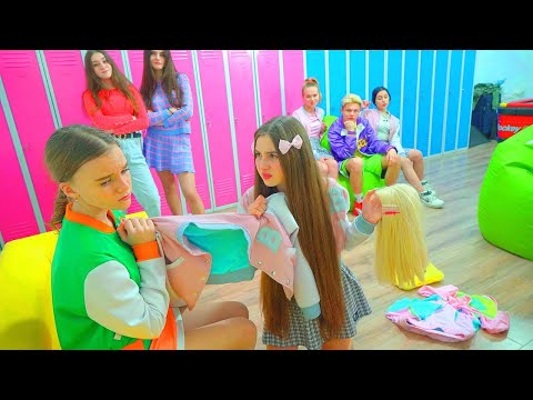 Видео: Дајана је љута навијачица у школи! | Најбоља другарица заувек напушта тим!