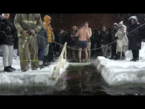 Видео: 19 01 2024 Белые Столбы Крещенские купания на Глубоком