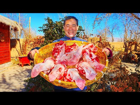 Видео: ЖАРЕНЫЕ СВИНЫЕ ЯЗЫКИ, едят с салатом и секретным соусом | Дядя Сельский Гурман