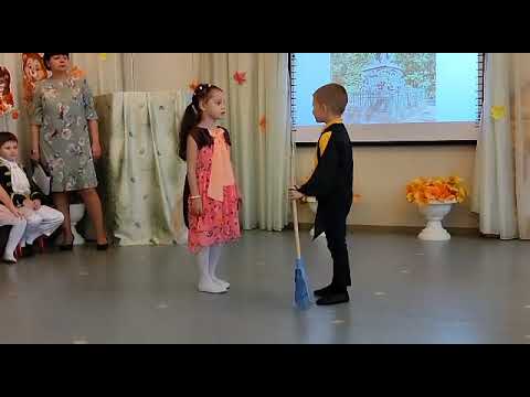 Видео: Стрекоза и муравей. Сценка в садике на празднике осени 🍁🍂🍂