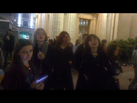 Видео: Уличные музыканты Питер Глеб Васильев и Сева на пл. Восстания 1 сентября ч5 - Сгораю