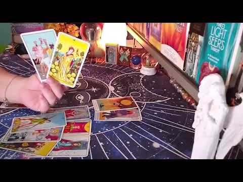 Видео: РЫБЫ: Кто-то хочет прояснить с вами отношения! Что бы это ни было, давно пора было сделать... Таро