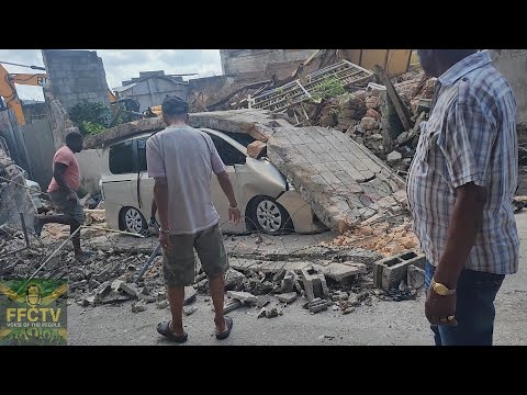 Видео: Трагедия в Кристиане, Манчестер: во время сноса обрушилась стена на автобус и грузовик
