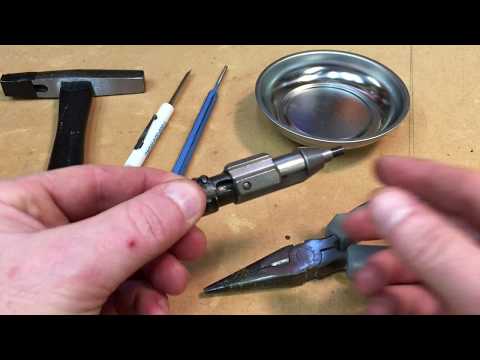 Видео: Разборка затвора Remington 760 Gamemaster