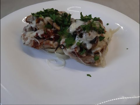 Видео: Крехки свински карета със сушени домати, гъби и моцарела - Tasty cooked pork loin