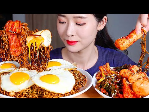 Видео: Трюфельное Черная фасоль с лапшой 3 вида кимчи ASMR Mukbang Eating Show