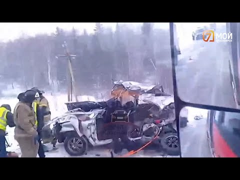 Видео: Авария парализовала движение на федеральной трассе в Красноярском крае