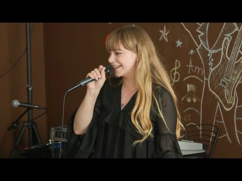 Видео: "Rolling in the deep"-Adele. Исполняет Диана Сабылина. Полная версия.