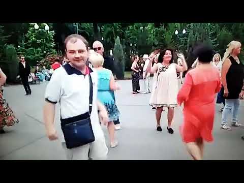 Видео: С розою красивою