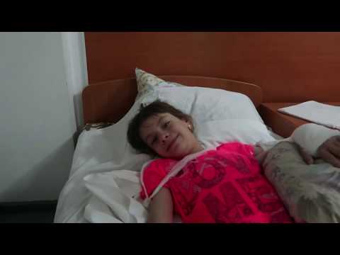 Видео: VLOG У Даши сложный перелом, Ночуем в больнице