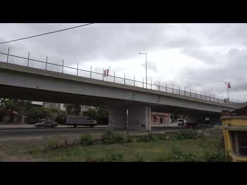 Видео: Изглед от влака към град Казанлък и жп гара Казанлък