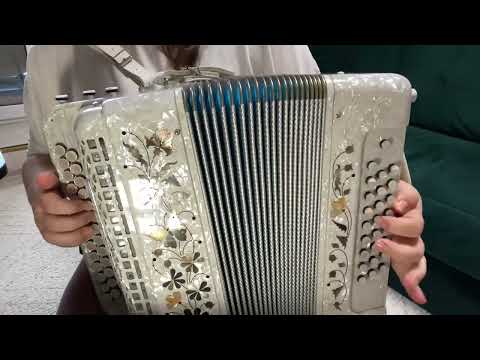 Видео: Очень красивая мелодия… | Мусорный ветер, гр.Крематорий | Звучание нот на гармони