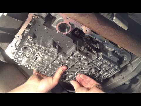 Видео: Замена корпуса клапана гидротрансформатора Ford Explorer 5R55S с жестким задним ходом и ошибкой P...