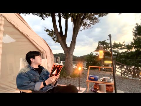 Видео: Исцеление одиночный кемпинг в голубом осеннем небе и на закате пляжа