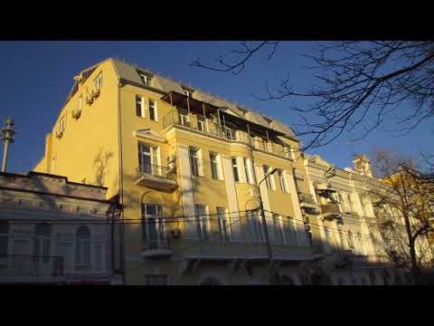 Видео: Ростов-на-Дону. Улица Пушкинская. 20 декабря 2024г. Вечернее зимнее солнце позолотило город.