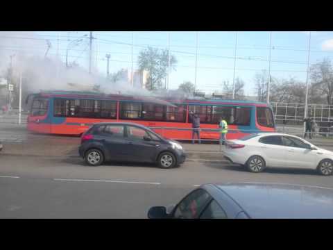 Видео: Пожар. Горит трамвай на Енисейской улице.