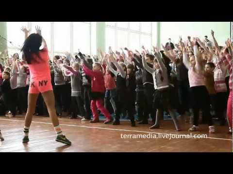 Видео: Флешмоб в Бобруйске на школьной перемене.mp4