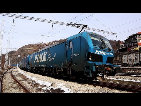 Видео: Морякът БВ 2615 се разминава с товарен влак на "PIMK Rail" на гара Бов...