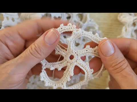 Видео: Салфетка крючком из цветочных мотивов в стиле ирландского кружева, часть 2.