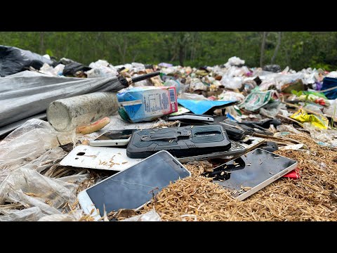 Видео: Ищем подержанный телефон в мусорном овраге || Восстановление сломанного телефона REDMI
