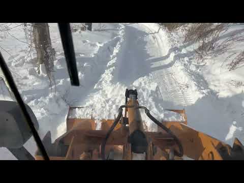 Видео: ❄️ Чистим снег на погрузчике RongWei ZL 18  | Эффективная уборка снега в зимний период