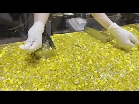 Видео: Как приготовить мир банановых конфет :）