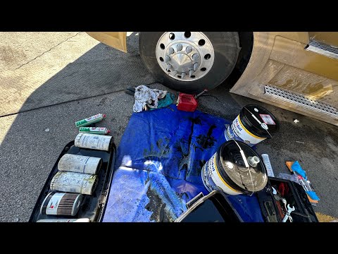 Видео: ПХД,замена масла на Volvo VNL 780 D13, подготовка к выезду в рейс в США , промазал прицеп и трак )