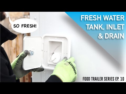 Видео: Установка бака для пресной воды, впускного и сливного клапанов — Переоборудование грузового прице...