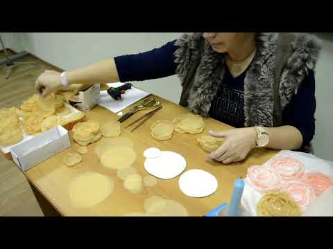 Видео: МК Изготовление цветов из ткани методом обжига