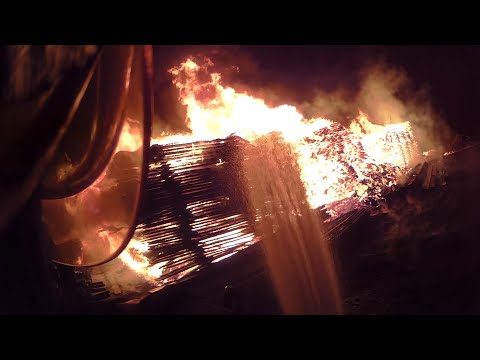 Видео: Миллионы в пекло... горит лесопилка