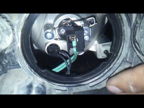 Видео: Друг на Кайроне! меняем лампочки габаритов и ближнего света!