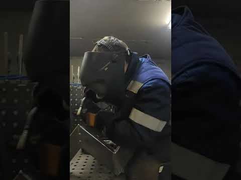 Видео: продолжение сборки ломанного косоура без кувалды