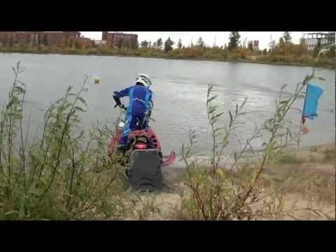 Видео: Снегоходы по воде в Новом Уренгое