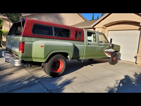 Видео: Замена датчика уровня топлива, душевой лейки и бака в Ford F350 1986 года. Указатель уровня топли...