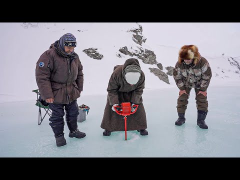 Видео: Здесь рыбы нет. Рыбалка на Крайнем Севере | С полем!