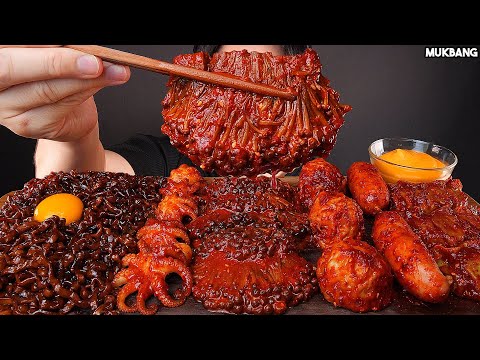 Видео: острые грибы и осьминоги, колбаса, лапша SPICY MUSHROOMS OCTOPUS NOODLES EATING ASMR MUKBANG