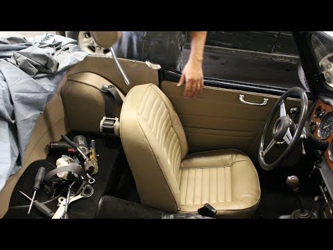 Видео: Реставрация Triumph TR6 1973 года — часть 35 — Ремни безопасности и задние пружины
