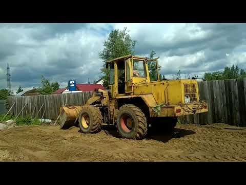 Видео: Завоз песка. Выравнивание участка. Часть 1.